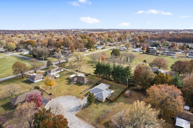 1006 Baretta Court, Aurora, MO 65605