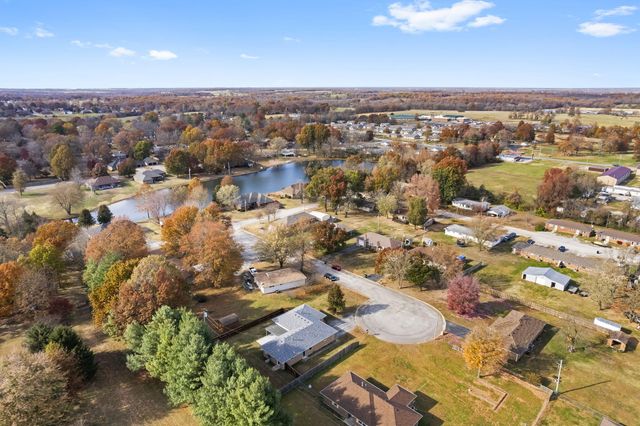 1006 Baretta Court, Aurora, MO 65605