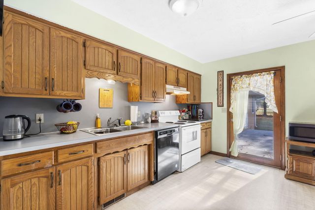 1006 Baretta Court, Aurora, MO 65605