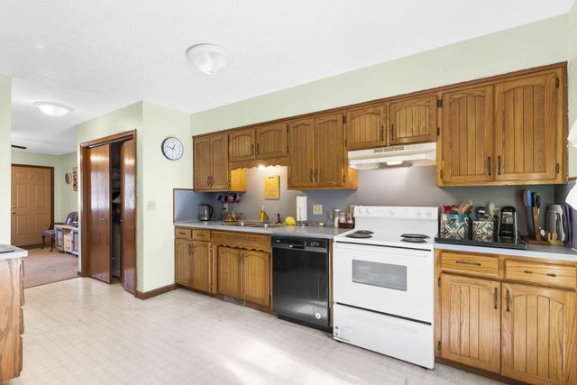 1006 Baretta Court, Aurora, MO 65605