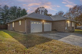 1006 Baretta Court, Aurora, MO 65605