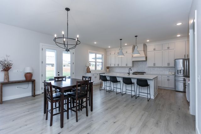 6037 S Maryland Avenue, Springfield, MO 65810