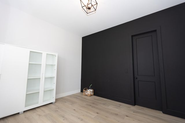 6037 S Maryland Avenue, Springfield, MO 65810