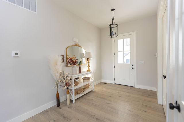 6037 S Maryland Avenue, Springfield, MO 65810