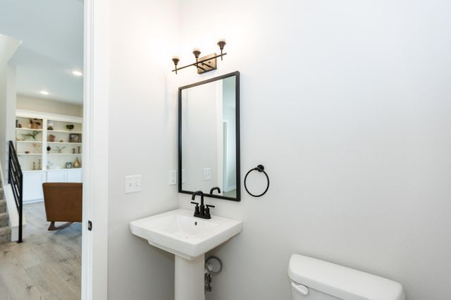 6037 S Maryland Avenue, Springfield, MO 65810