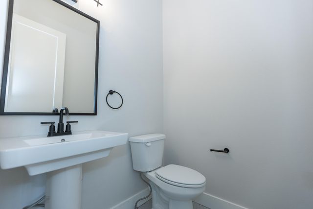 6037 S Maryland Avenue, Springfield, MO 65810