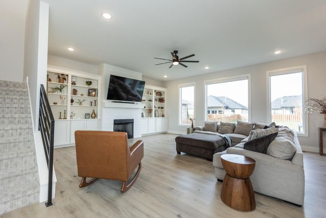 6037 S Maryland Avenue, Springfield, MO 65810