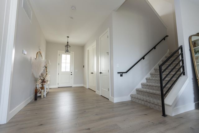 6037 S Maryland Avenue, Springfield, MO 65810