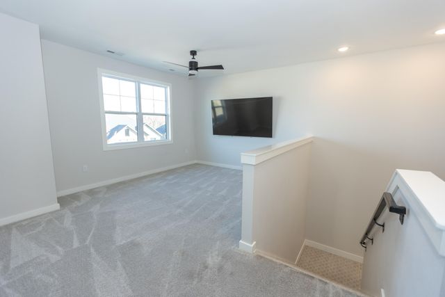 6037 S Maryland Avenue, Springfield, MO 65810