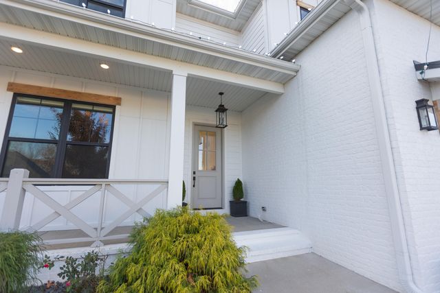 6037 S Maryland Avenue, Springfield, MO 65810