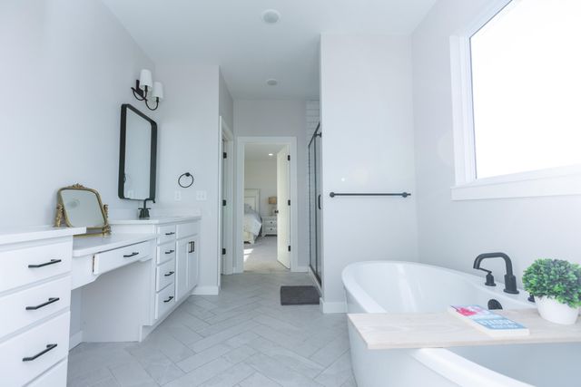 6037 S Maryland Avenue, Springfield, MO 65810