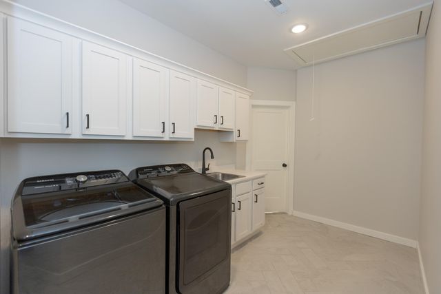 6037 S Maryland Avenue, Springfield, MO 65810