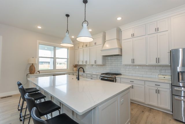 6037 S Maryland Avenue, Springfield, MO 65810