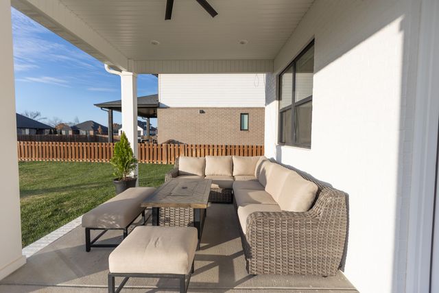 6037 S Maryland Avenue, Springfield, MO 65810