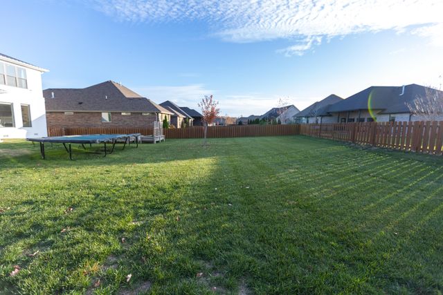 6037 S Maryland Avenue, Springfield, MO 65810