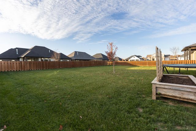 6037 S Maryland Avenue, Springfield, MO 65810