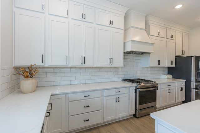 6037 S Maryland Avenue, Springfield, MO 65810