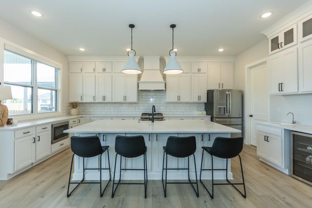 6037 S Maryland Avenue, Springfield, MO 65810