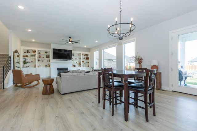 6037 S Maryland Avenue, Springfield, MO 65810