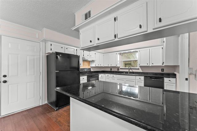 4911 Old Castle Lane, Dickinson, TX 77539