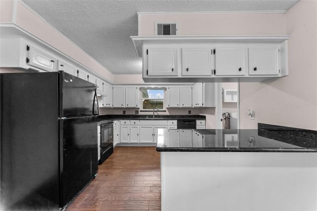 4911 Old Castle Lane, Dickinson, TX 77539