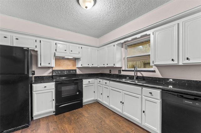 4911 Old Castle Lane, Dickinson, TX 77539