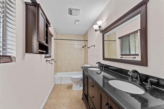 4911 Old Castle Lane, Dickinson, TX 77539
