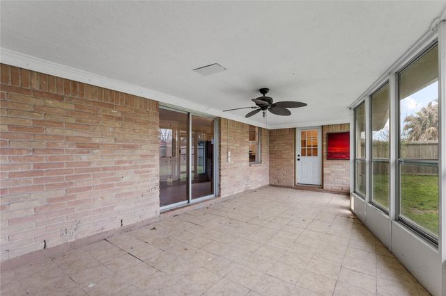 4911 Old Castle Lane, Dickinson, TX 77539