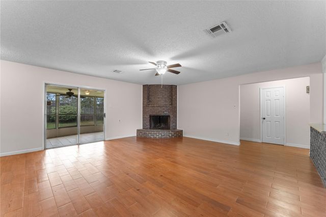 4911 Old Castle Lane, Dickinson, TX 77539