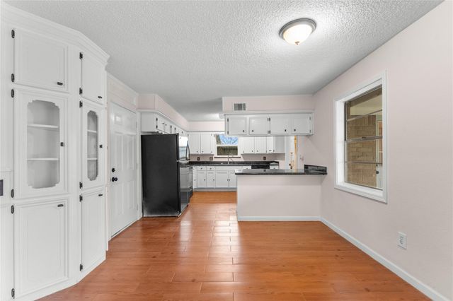 4911 Old Castle Lane, Dickinson, TX 77539