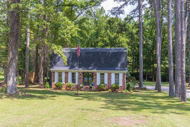 311 MORNINGSIDE DR, Selmer, TN 38375