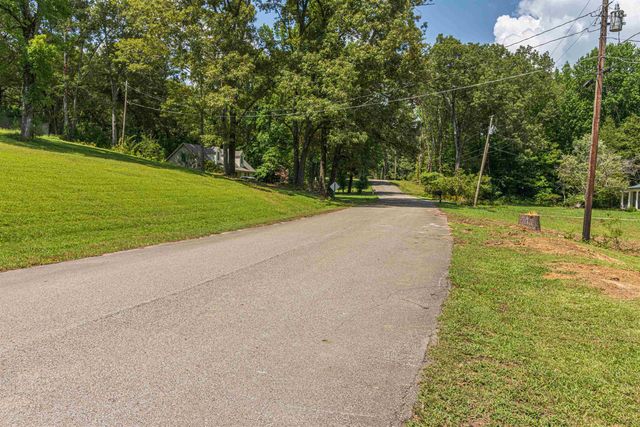 311 MORNINGSIDE DR, Selmer, TN 38375