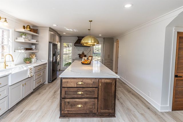 311 MORNINGSIDE DR, Selmer, TN 38375