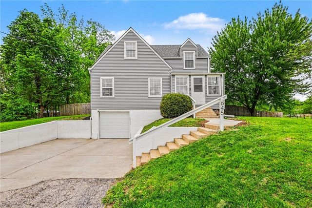 645 NE Barry Road, Kansas City, MO 64155