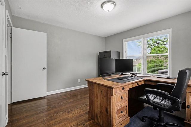 645 NE Barry Road, Kansas City, MO 64155