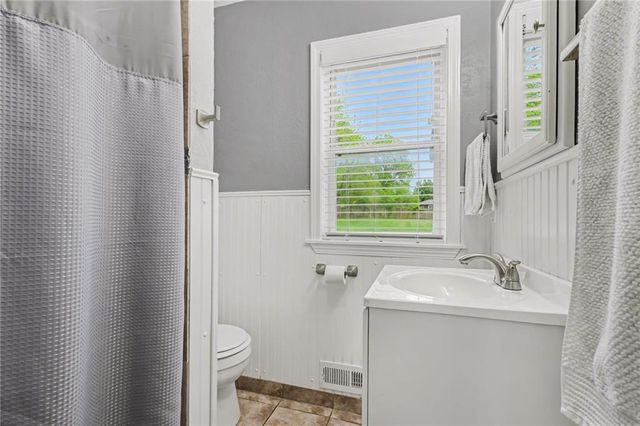 645 NE Barry Road, Kansas City, MO 64155