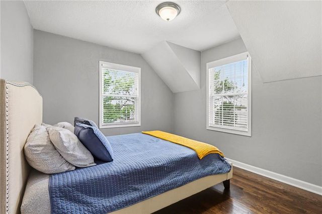 645 NE Barry Road, Kansas City, MO 64155