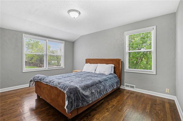 645 NE Barry Road, Kansas City, MO 64155