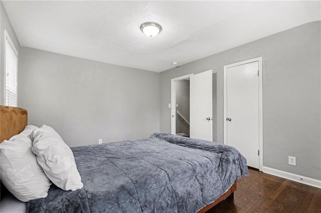 645 NE Barry Road, Kansas City, MO 64155