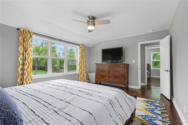 645 NE Barry Road, Kansas City, MO 64155