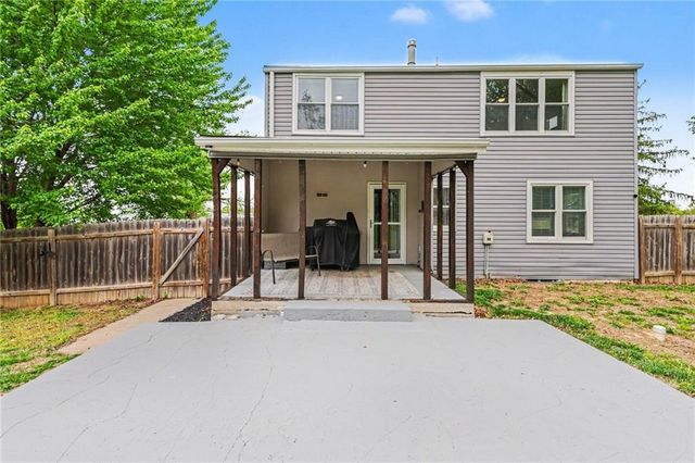 645 NE Barry Road, Kansas City, MO 64155