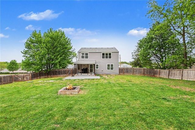 645 NE Barry Road, Kansas City, MO 64155