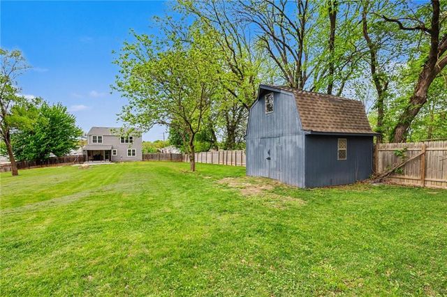 645 NE Barry Road, Kansas City, MO 64155