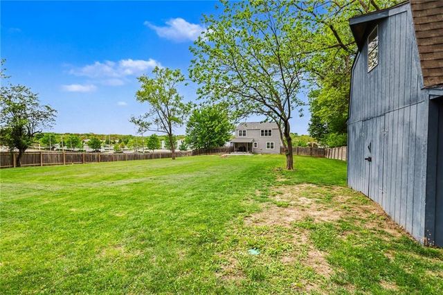 645 NE Barry Road, Kansas City, MO 64155