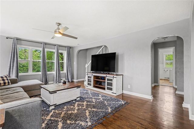 645 NE Barry Road, Kansas City, MO 64155