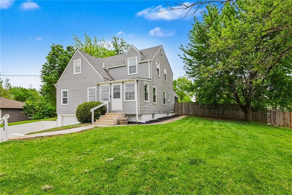 645 NE Barry Road, Kansas City, MO 64155