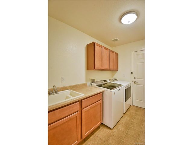 23627 E Bellewood Dr, Aurora, CO 80016