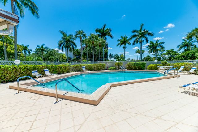 5142 Fountains Drive S, Greenacres, FL 33467