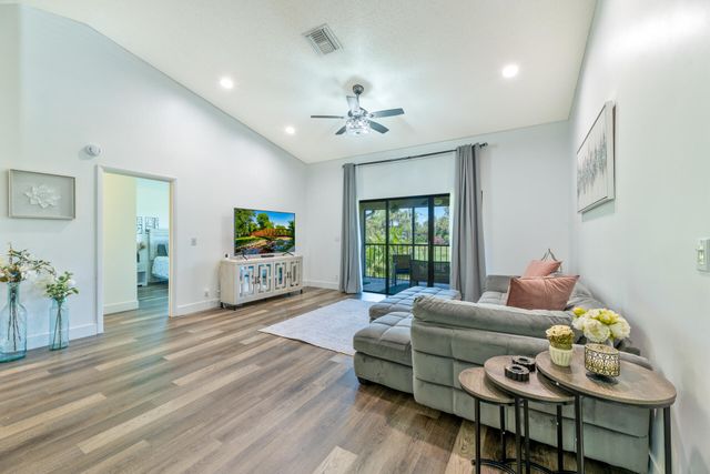5142 Fountains Drive S, Greenacres, FL 33467