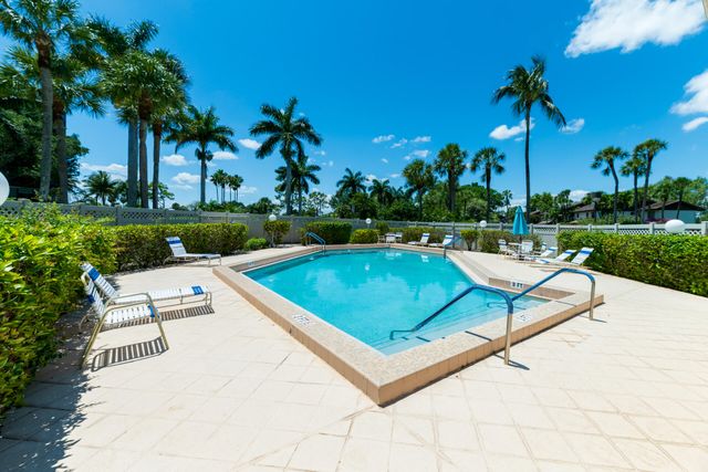 5142 Fountains Drive S, Greenacres, FL 33467